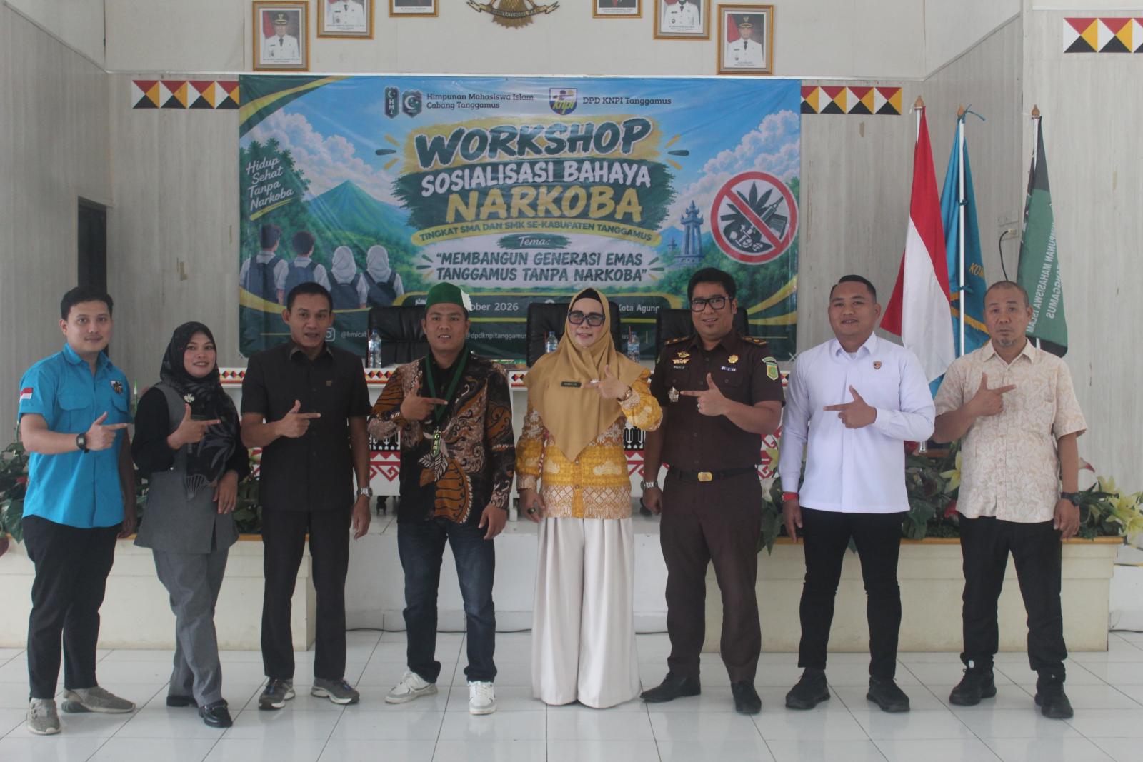Kepala Bidang Politik Dalam Negeri dan Ormas Mewakili Kepala Badan Kesbangpol dalam kegiatan  Work Shop  Sosialisasi  Bahaya Narkoba
